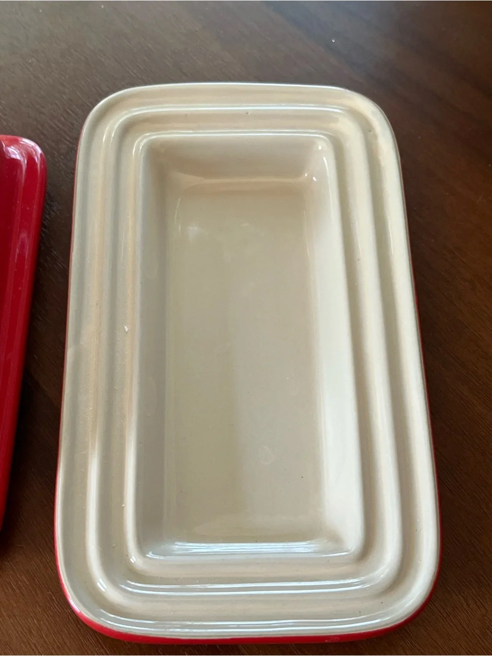 Le Creuset heritage  Cerise red Stonewear butter dish 17-26